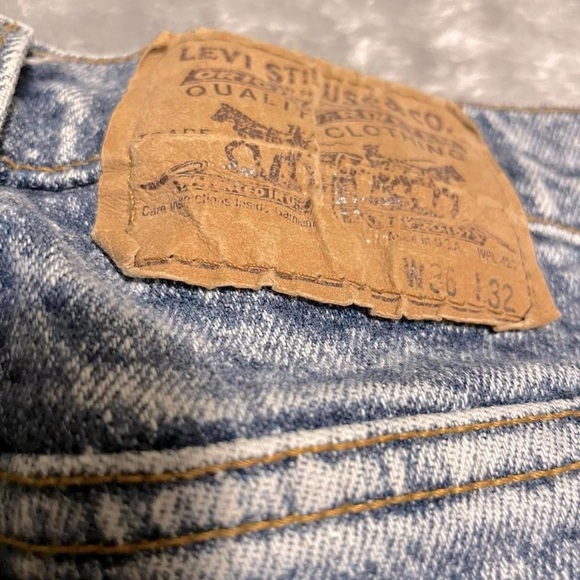 Levi's Blue Straight Jeans with Vintage Appeal - Picture 3 of 7